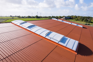  Eternit-Wellplatten kommen auf einer großen Bandbreite von Dächern zum Einsatz. Sie werden zur Überdachung von landwirtschaftlichen Nutzbauten, Reitsportanlagen sowie Werkhallen, Wohngebäuden und öffentlichen Einrichtungen genutzt 