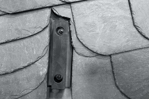  Die speziell für das System entwickelten Solar-Halter ermöglichen eine Befestigung unabhängig von der Sparrenlage  