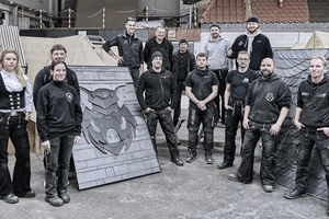  Die Hände sind müde, der Stolz sichtbar: Die Teilnehmenden des Ornament-Kurses im Januar 2026 an der HWK Köln 