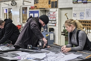  Dozent Martin Lorenz leistet tatkräftige Unterstützung 