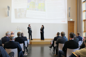  Anemon Strohmeyer und Ingo Horsthemke begrüßten das Fachpublikum zum diesjährigen Jowat Forum in Detmold 