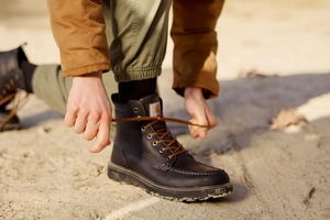  Die neuen Arbeitsstiefel von Carhartt für Damen bieten Halt auf unterschiedlichen Untergründen, verfügen über ein atmungsaktives Innenfutter und einen leichten, stabilisierenden Schaft  