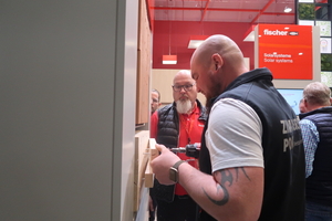  Ausprobieren ausdrücklich erlaubt: Im „Hands-on-Bereich“ können Besucherinnen und Besucher Neuheiten selbst testen und erleben 