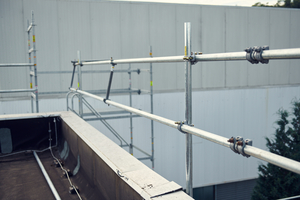  Neben Seitenschutzsystemen bietet Sifatec auch den Aufbau von Treppentürmen für den Zugang zum Dach, als Fluchtweg und für den Materialtransport an&nbsp;  