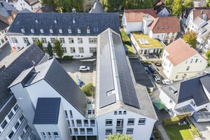  Die Dachbahn „Evalon FR“ eignet sich jetzt auch für Dachneigungen von über 20° und kann bei der Sanierung von Steildachflächen zum Einsatz kommen 