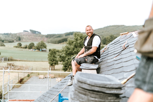  Dominik Nöcker ist leidenschaftlich gern Dachdecker und findet es wichtig, dass man seinen Beruf mit Motivation und Überzeugung ausübt 