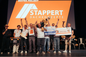  Dominik Nöcker und das Team der Stappert Dachkonzepte freuten sich 2025 über die Auszeichnung mit der „Dachkrone“ in der Kategorie „Bestes Projekt“ 