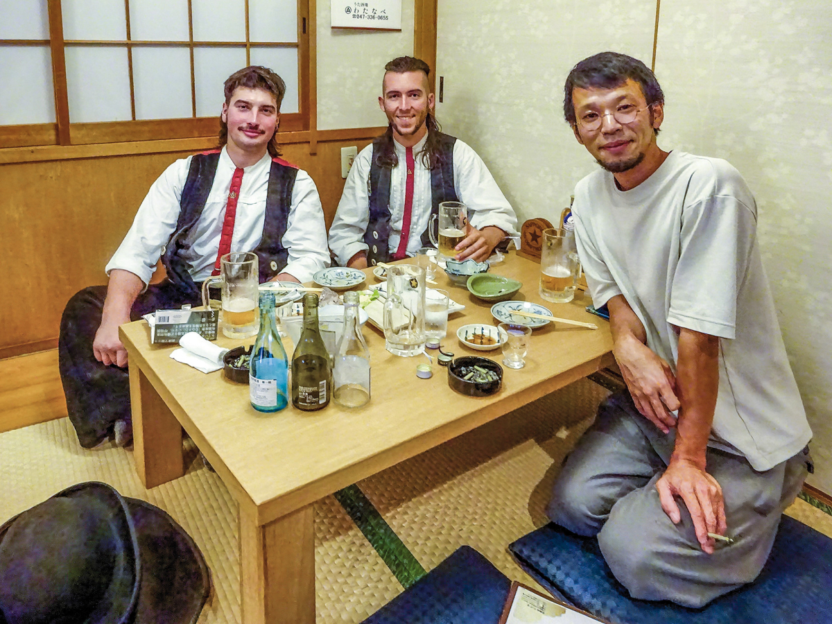 Zimmergesellen auf Wanderschaft in Japan