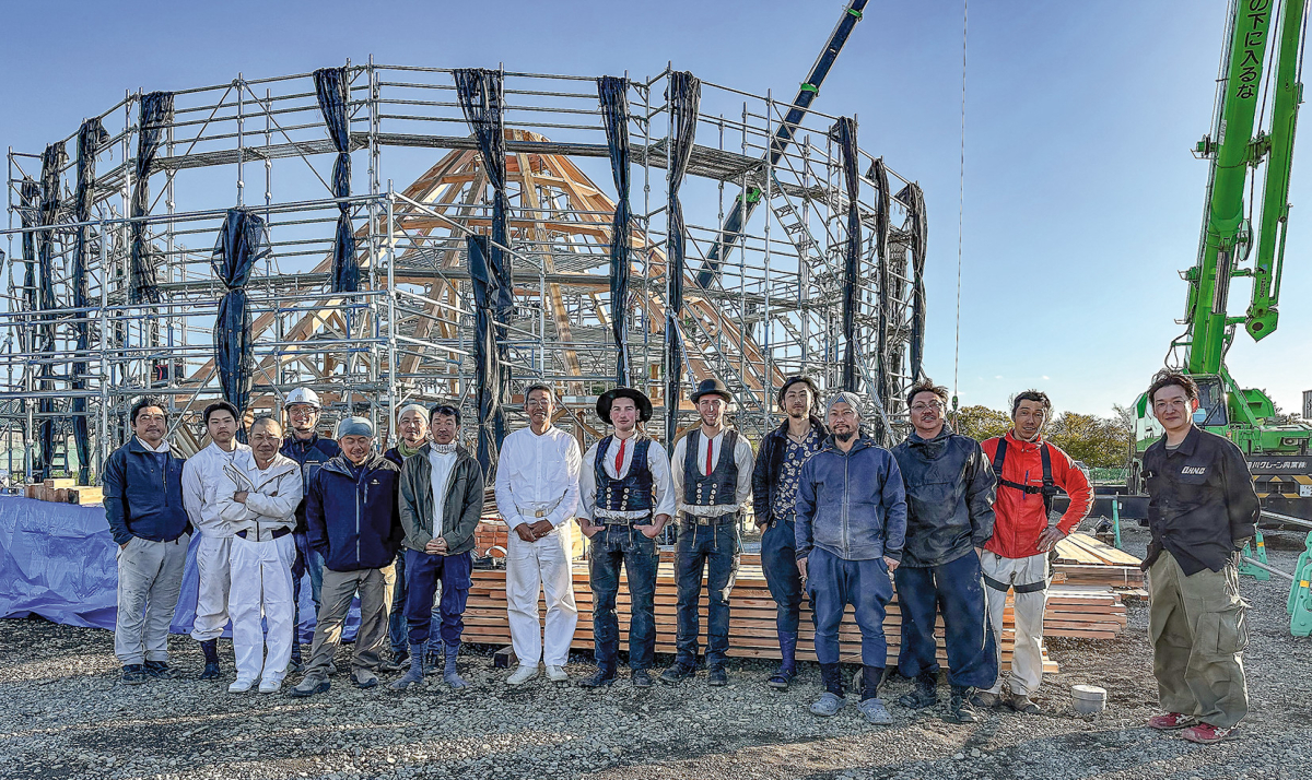 Holzhauspyramide im 16-Eck-Grundformat ohne Querbalken in Japan 