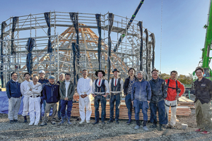  Holzhauspyramide im 16-Eck-Grundformat ohne Querbalken in Japan  