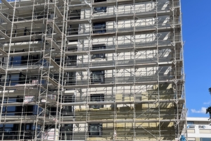  Die Stahlbetonwand wurde mit Mineralfaserdämmplatten mit einer Wärmeleitfähigkeit von 0,035 W/mK gedämmt 