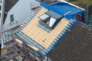  Auch der Einbau von Velux-Dachfenstern gehört ebenfalls zum Portfolio von Jablinski Holzbau 