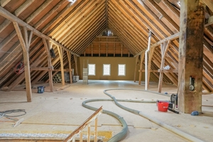  Energetische Dachsanierungen von Wohnhäusern führt der Holzbaubetrieb aus Lilienthal regelmäßig durch 