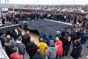  Die neue EPDM-Bahn wurde erstmals live der Fachöffentlichkeit präsentiert 