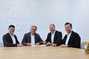  Die Service-Friends-Geschäftsführer Dr. Christian Faden (2.v.r.) und CFO Simon Weinmann (l.) freuen sich über die Zusammenarbeit mit Thomas Fischer (2.v.l.) und Patrick Mittmann (r.), die die Expertise der Fischer Sicherheitssysteme GmbH ins Unternehmen einbringen 