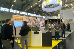  Auf dem Messesand auf der Dach+Holz drehte sich bei Sifatec alles um das Thema Arbeitssicherheit in der Höhe 