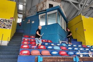  Der denkmalgerechte Charakter der bestehenden Holztribüne sollte im Zuge der Sanierung erhalten bleiben 