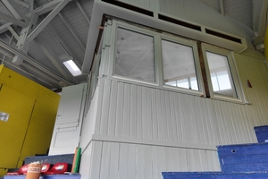  Die Sanierung und der Umbau der historischen Sprecherkabine des 1.&nbsp;FC Lokomotive Leipzig zählt zu den Vorzeige- und Sponsoringprojekten des Dachdeckerbetriebs 