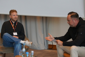 Alexander Noll, CPO und Mitgründer von Plancraft, im Paneltalk mit Urs Nies, Managing Director des „Roofer's Club“ 