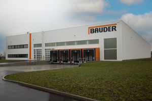  Im Januar 2025 hatte das Unternehmen ein neues Werk in Landsberg im Saalekreis eröffnet, in dem der Flüssigkunststoff „Bauder Liquitec“ produziert wird 