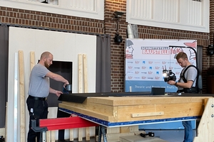  Die fachgerechte Verlegung und der luftdichte Anschluss der&nbsp;„Solitex Fronta Quattro FB“-Schalungsbahn wurde ebenfalls während der Praxisschulung vorgeführt 