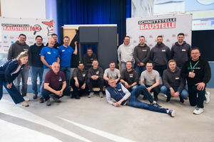  Die Schulung wurde gemeinsam von den Partnern Pro Clima, Gutex, Beck + Heun, James Hardie Europe und Faro Europe durchgeführt. Das Bild zeigt das Schulungsteam am Standort Augsburg 