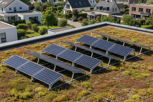  Für extensiv und semiintensiv begrünte Flachdächer eignet sich das PV-Montagesystem „Triton Flora“. Es wird entweder in südlicher Ausrichtung, Ost-West- oder mit Butterfly-Ausrichtung auf Gründächern montiert 