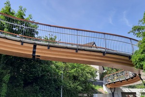  Blick auf die Unterseite der fertiggestellten Brücke in Troisdorf-Sieglar 