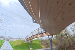  Blick auf die Unterseite der fertiggestellten Brücke in Troisdorf-Sieglar 