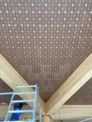 Die Humid-Module wurden an der Decke verschraubt