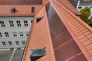  Im Zuge der Arbeiten wurden die vorhandenen Gauben im Ganzen abgenommen &nbsp;und anschließend wieder eingesetzt 