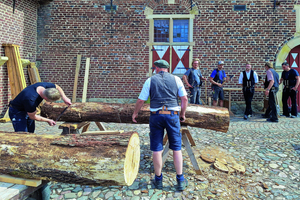  Der Innenhof des Schlosses bietet genug Raum für das Erlernen von traditionellen Handwerkstechniken 