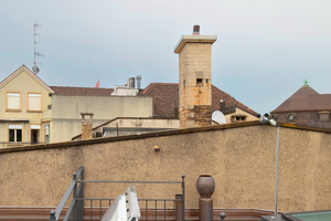  Der Ausstieg auf die Dachterrasse erfolgt durch ein Flachdach-Ausstiegsfenster von Velux 