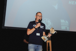  Einen Sonderpreis für sein Lebenswerk erhielt Henning Hanebutt, Dachdeckermeister und Geschäftsführer der Hanebutt-Unternehmensgruppe 