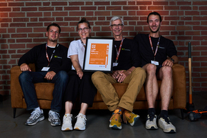  Das Team der Holzbau Plus GmbH freute sich über die Auszeichnung mit dem 2. Platz in der Kategorie „Nachhaltigstes Konzept” 