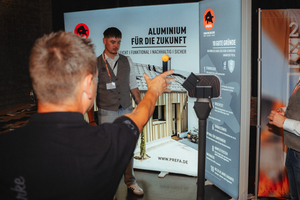  Treffsicherheit war gefragt bei einem Wurfspiel am Prefa-Stand 