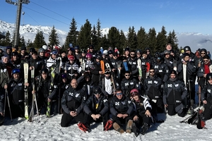  86 Auszubildende aus allen drei Lehrjahren reisten dieses Jahr zum Teambuilding-Format „Gipfelspringer“ nach Österreich 