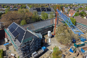 Die Oberschule Westercelle in Celle erhält derzeit ein neues Dach samt In- und Aufdach-PV-Anlage 