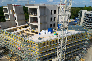  Mit ihren Tochterunternehmen Heger Holzbau GmbH und Metal-Con GmbH war die Hanebutt-Gruppe am Neubau des „Technoparks“ in Hannover beteiligt 