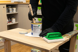  Das neue „LED Smart-Oil“ von Osmo ist nach dem Aufrühren sofort gebrauchsfertig 
