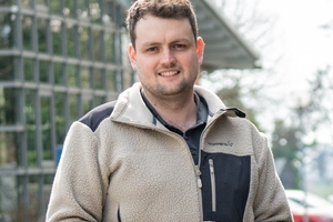  Michael Eckstein mit Drohne Flachdachbau Xaver Eckstein GmbH 