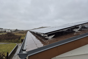  Die Solar-Trägerpfanne muss zur Dacheindeckung passen – nur so kann eine entsprechende Dichtigkeit gewährleistet werden 