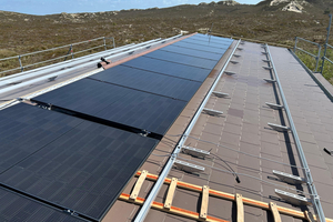  Für die Installation der PV-Anlage auf dem Dach wurden Solar-Trägerpfannen der Firma Fleck als Grundlage gewählt 