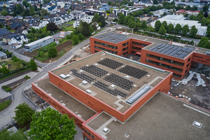  Für das Schulzentrum Nord in Niederkassel-Lülsdorf wurde ein Gebäude mit Klassenzimmern, eine Dreifach-Sporthalle und eine Mensa errichtet. Die Fertigstellung des Projektes ist für den Beginn des Schuljahres 2026/2027 geplant 
