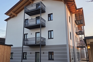  Am Türmchen und unter den Giebeln sind jeweils neue Balkone angebracht 