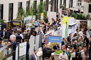  Die begleitende Fachausstellung mit 53 Unternehmen, Vereinen und Organisationen mit Messecharakter 