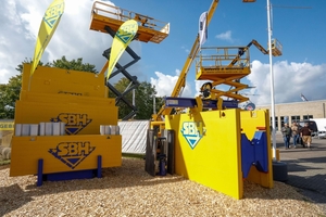  Im Freigelände der Messe Nordbau werden vor allem Baumaschinen und Baugeräte, aber auch Bausysteme und Tiefbautechnik gezeigt 