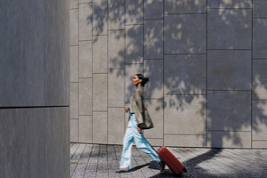   Das neue Dekor „Mineral Concrete“ von Trespa ist inspiriert von Mineralbeton, einem zementfreien Gemisch aus gebrochenem Naturstein mit Körnung, das durch Verdichtung zu einem festen, tragfähigen Unterbau wird  