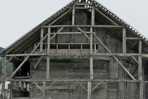  Die Nordfassade des ehemaligen Bauernhauses nach dem Abriss des alten Anbaus 