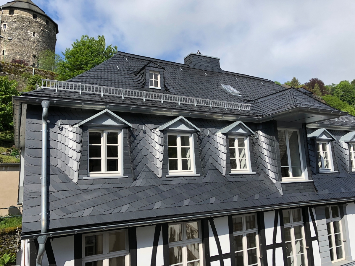Sanierung Fachwerkgebauede Monschau Schiefer Mansarddach Kaulartz